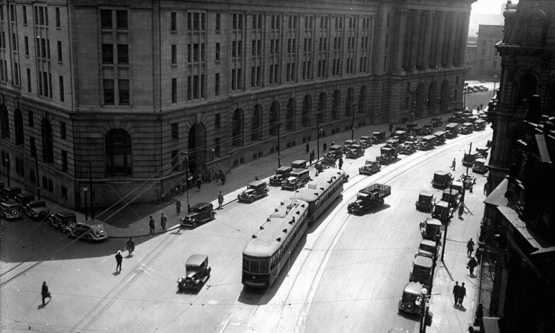 Toronto traffic 1930 Front street