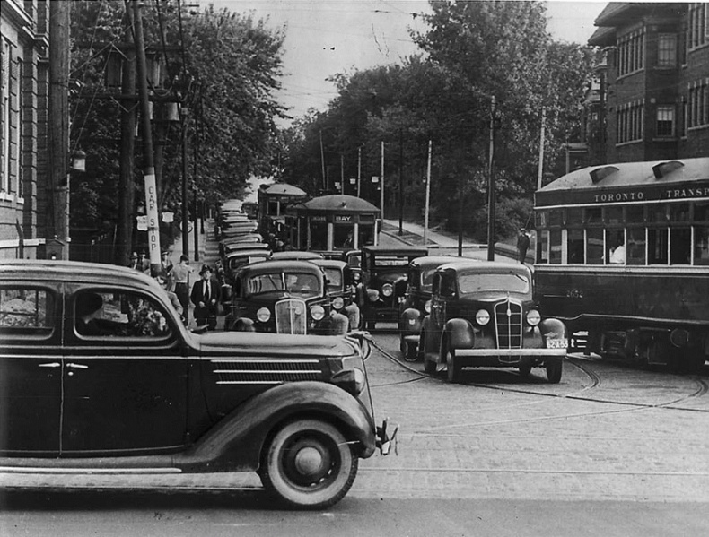 Avenue Street old cars Toronto archives